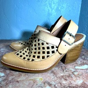 *Moving Sale* Jeffrey Campbell Leather Prairie Booties